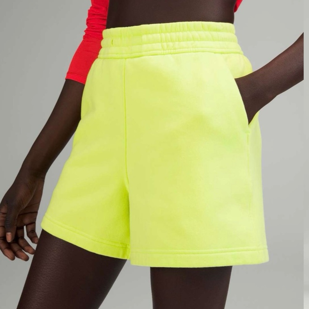 NWT Lululemon Loungeful High-Rise Short 4" size 8
